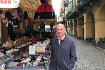 Sindaco Alberto Rostagno in visita al mercato in via Ivrea